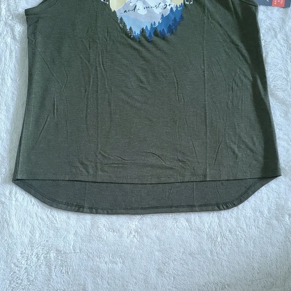 Guru Active🏃‍♀️ "Adventure is Calling"🚵‍♀️ Muscle💪Tee👕 with Hood - NWT - Picture 7 of 14